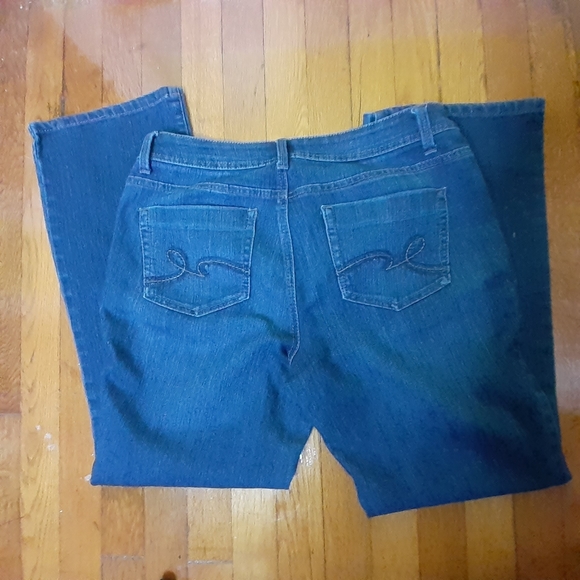 Jeans - Picture 2 of 5